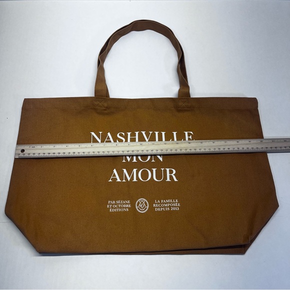 Sézane Nashville Mon Amour Tote Bag with White Text - Picture 3 of 9